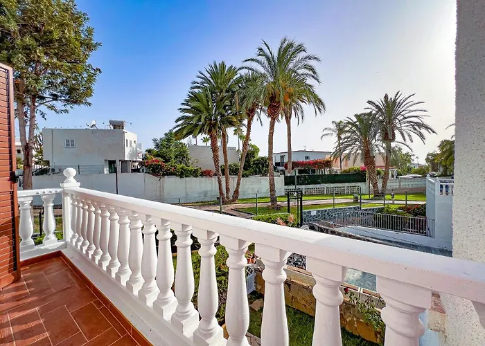 Cozy Townhouse With A Garden Apartment Playa de las Americas (Tenerife)