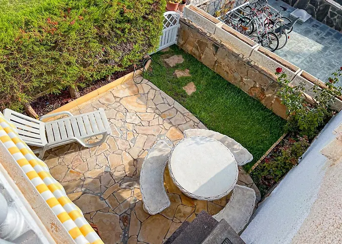 Cozy Townhouse With A Garden Playa de las Americas (Tenerife)