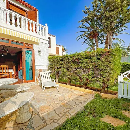 Apartman Cozy Townhouse With A Garden Playa de las Américas
