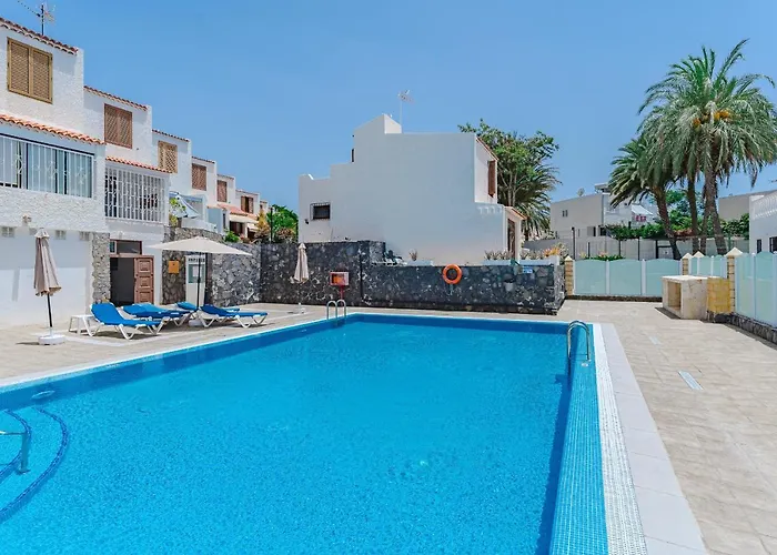 Cozy Townhouse With A Garden *