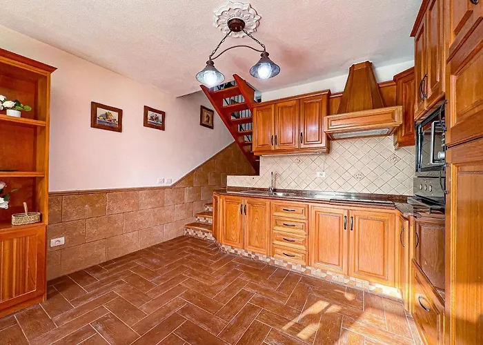 Cozy Townhouse With A Garden Playa de las Américas