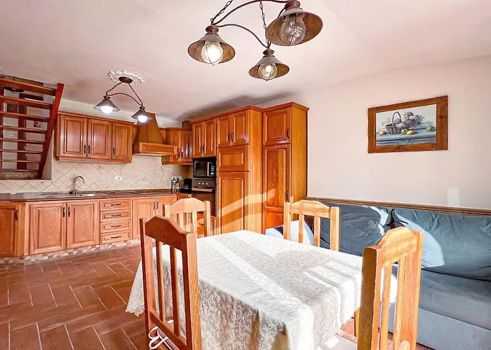 Cozy Townhouse With A Garden Daire