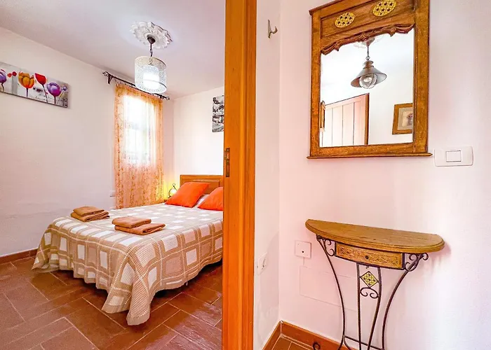 Cozy Townhouse With A Garden Daire *