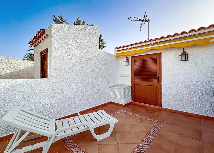 Daire Cozy Townhouse With A Garden