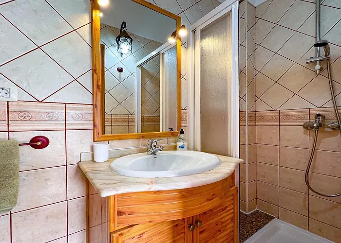 Cozy Townhouse With A Garden