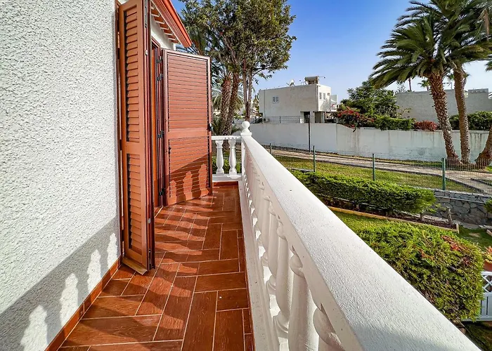 Cozy Townhouse With A Garden Apartman