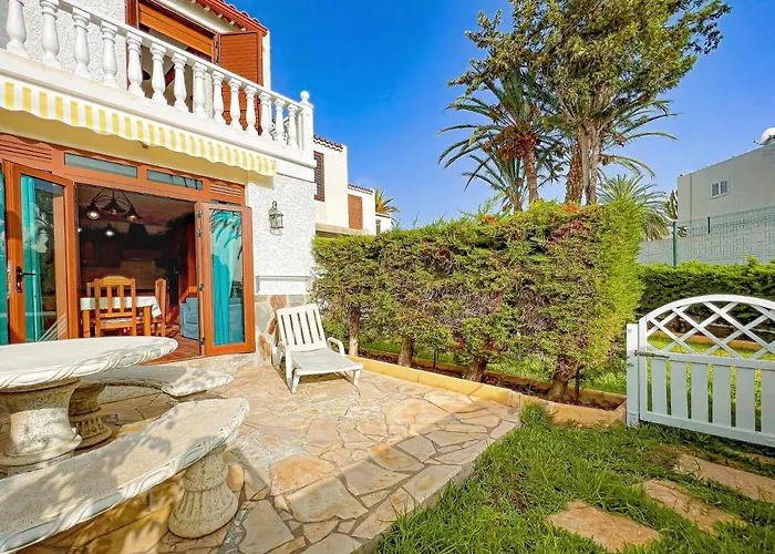 Apartman Cozy Townhouse With A Garden Playa de las Américas