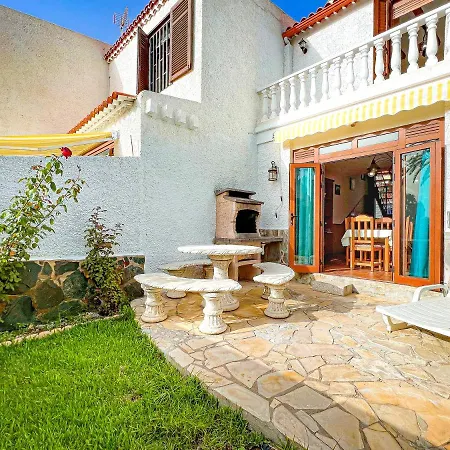 Cozy Townhouse With A Garden 公寓