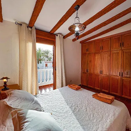 Cozy Townhouse With A Garden شقة *