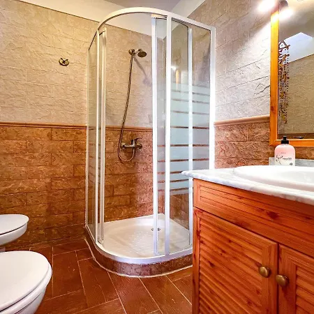 Cozy Townhouse With A Garden شقة